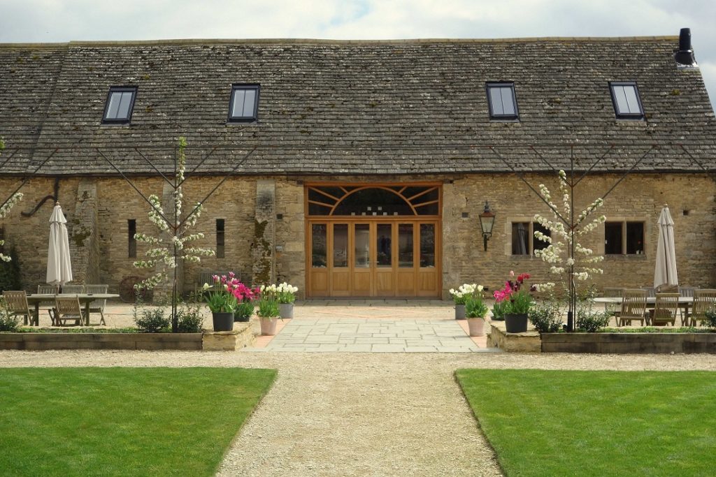 Oxleaze-Barn-lawn-1024x683 Oxleaze-Barn-lawn-1024x683